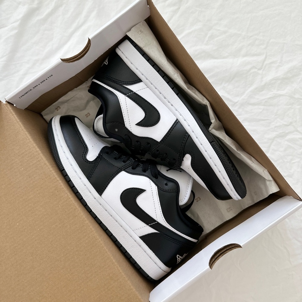 Air Jordan Low Black/White, 7 size, 37 (24 cm)